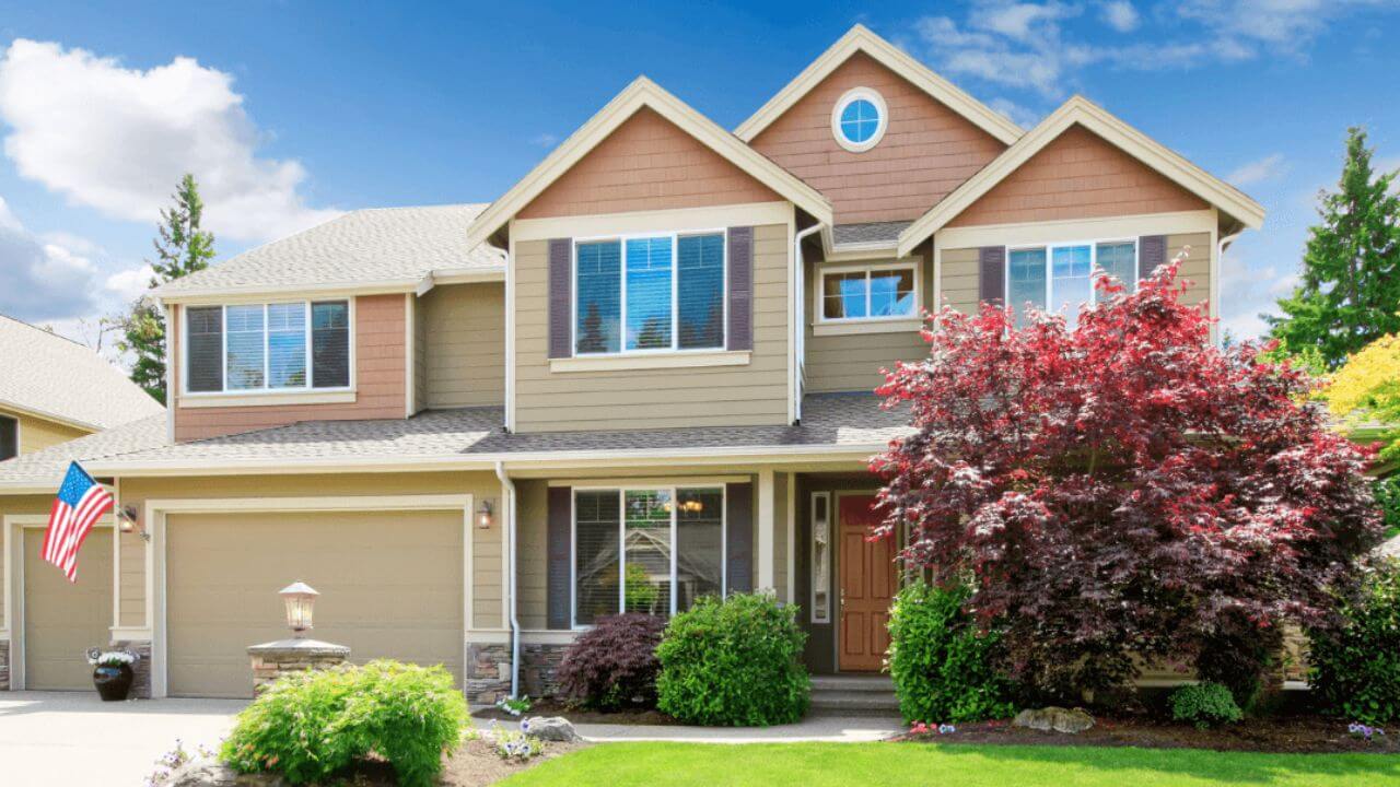 House and Home with Garage with Garden Yard