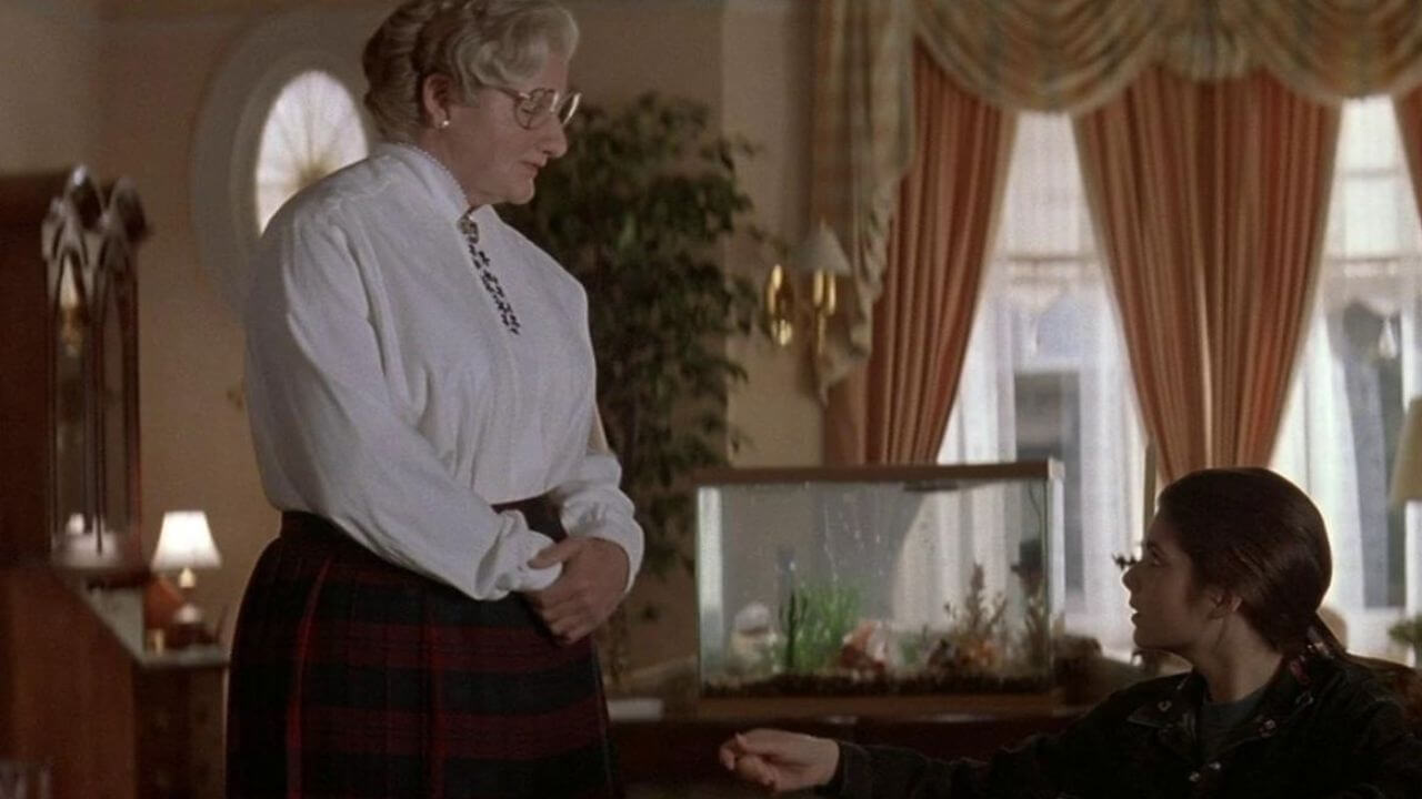 Robin Williams and Lisa Jakub in Mrs. Doubtfire